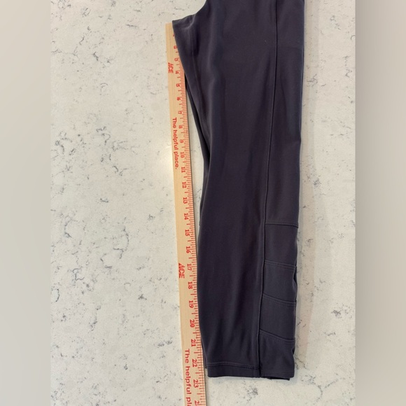 Athleta SALUTATION STASH POCKET II CINCH 7/8 Leggings Women’s Size M Purple - Picture 7 of 14